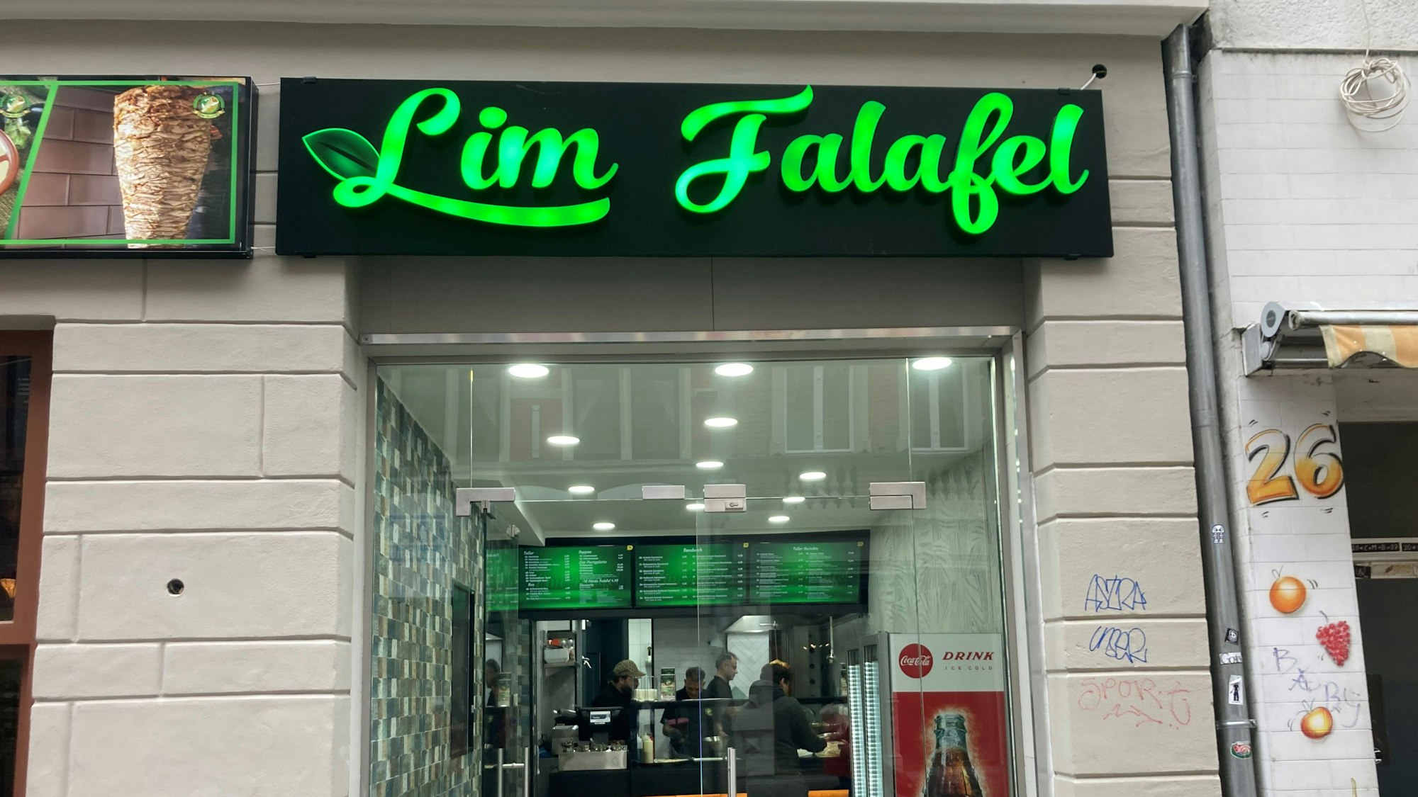 Außenansicht vom Imbiss Lim Falafel auf der Severinstraße