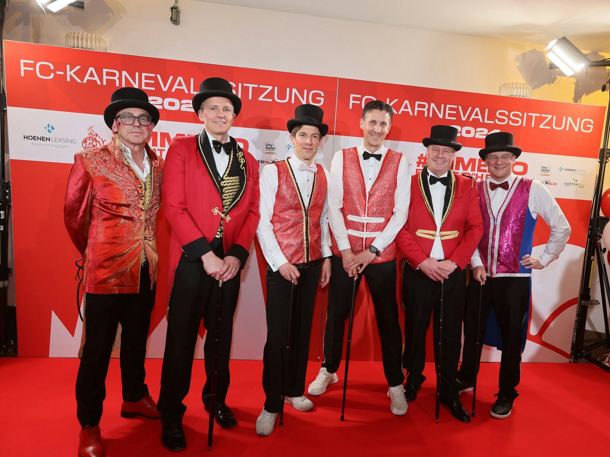 Der Vorstand und die Geschäftsführer des 1. FC Köln auf der Karnevalssitzung 2024.