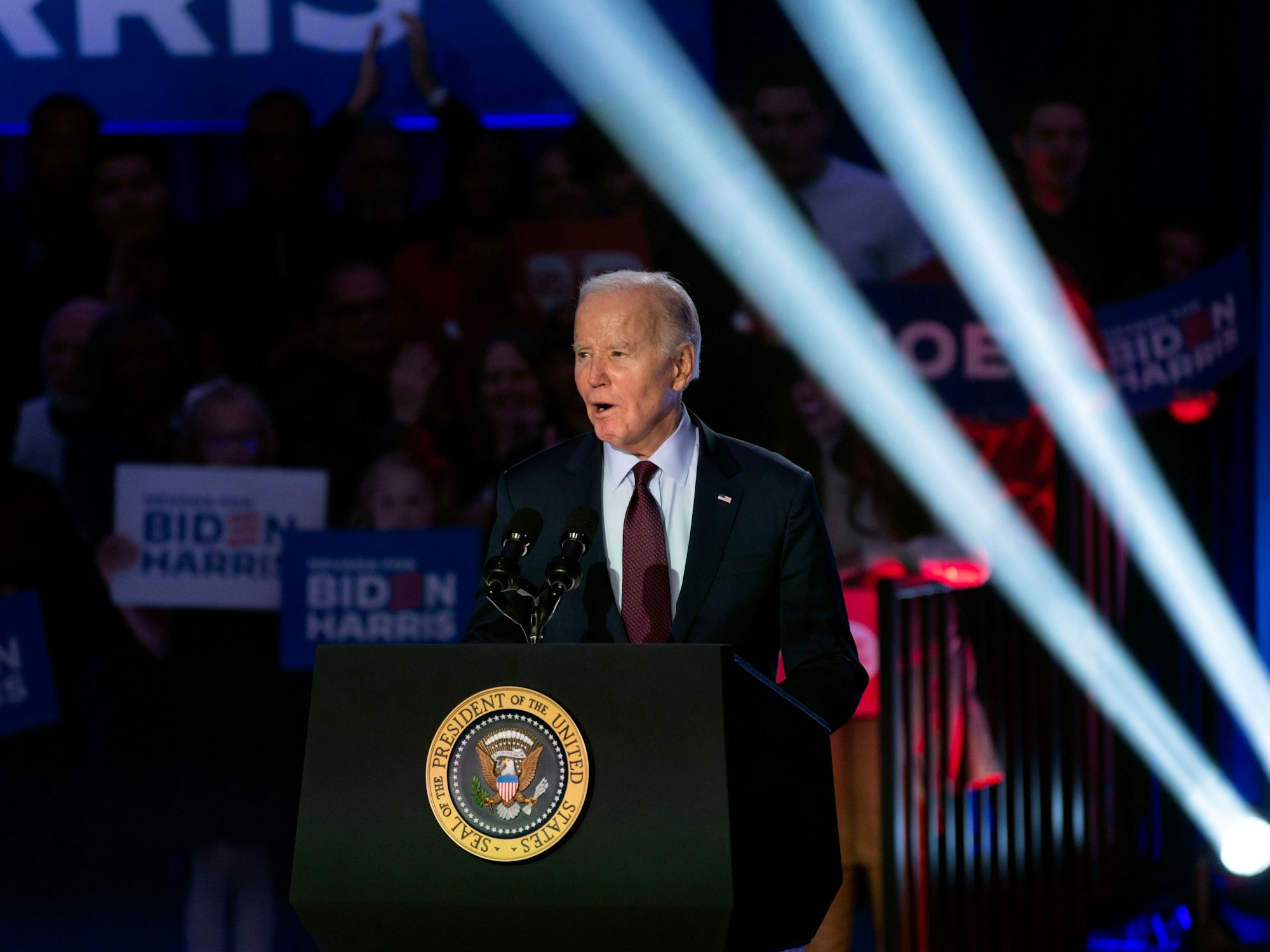 Joe Biden, Präsident der USA, hält eine Rede während eines Wahlkampfstopps im Pearson Community Center.