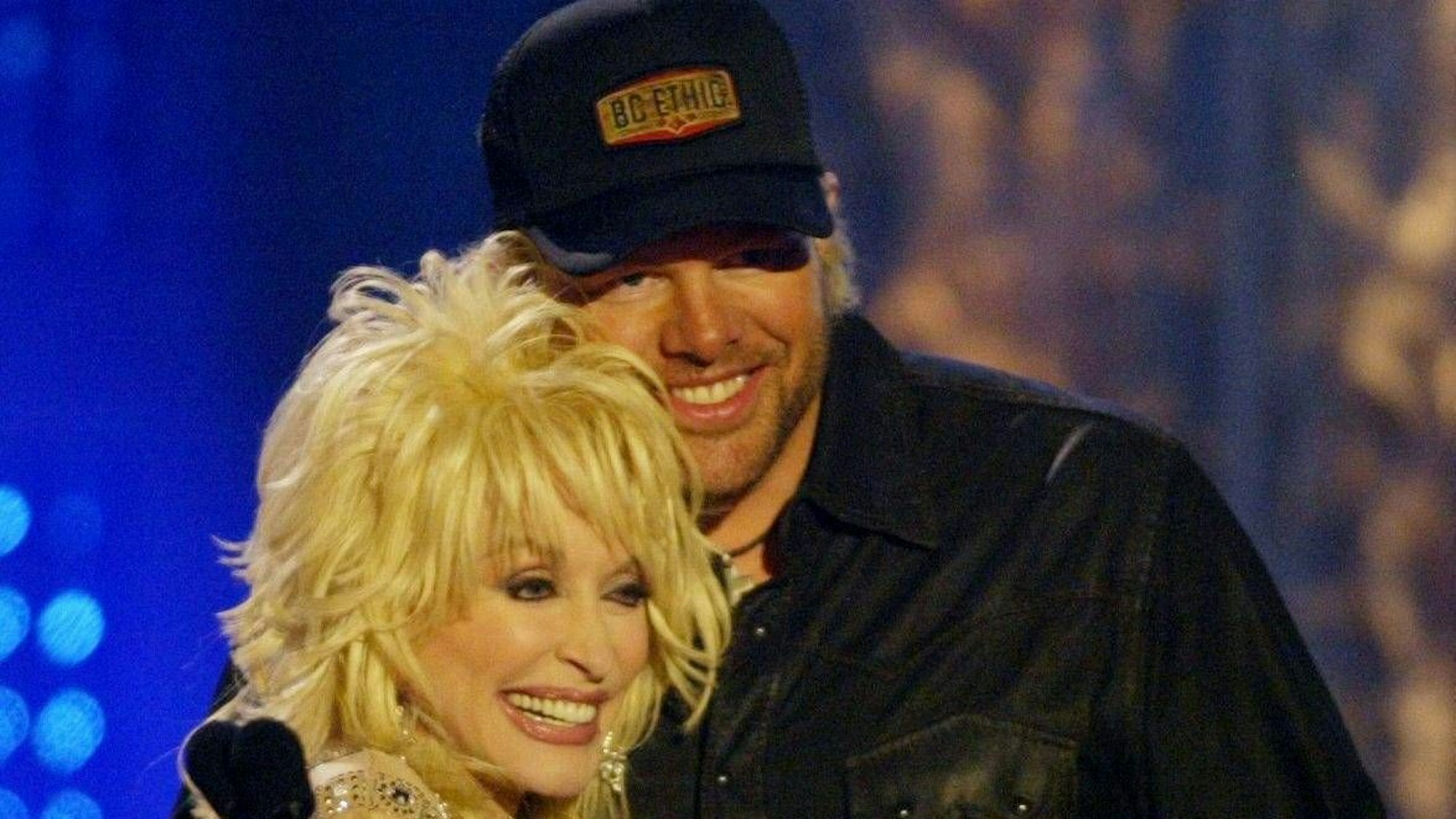 Dolly Parton und Toby Keith bei den CMT Flame Worthy Awards 2004.
