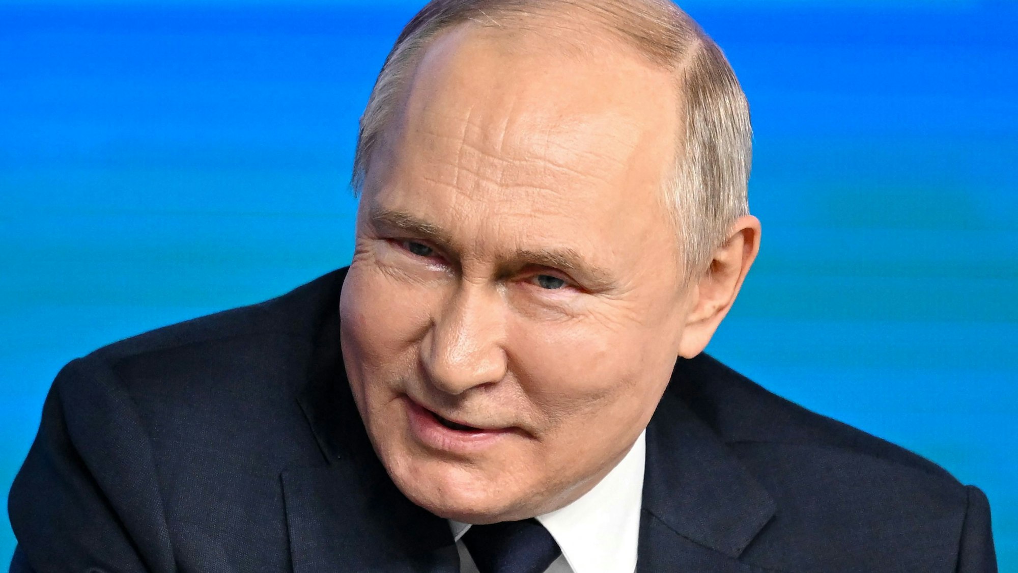 Kremlchef Wladimir Putin hat den amerikanischen Moderator Tucker Carlson für ein Interview empfangen.