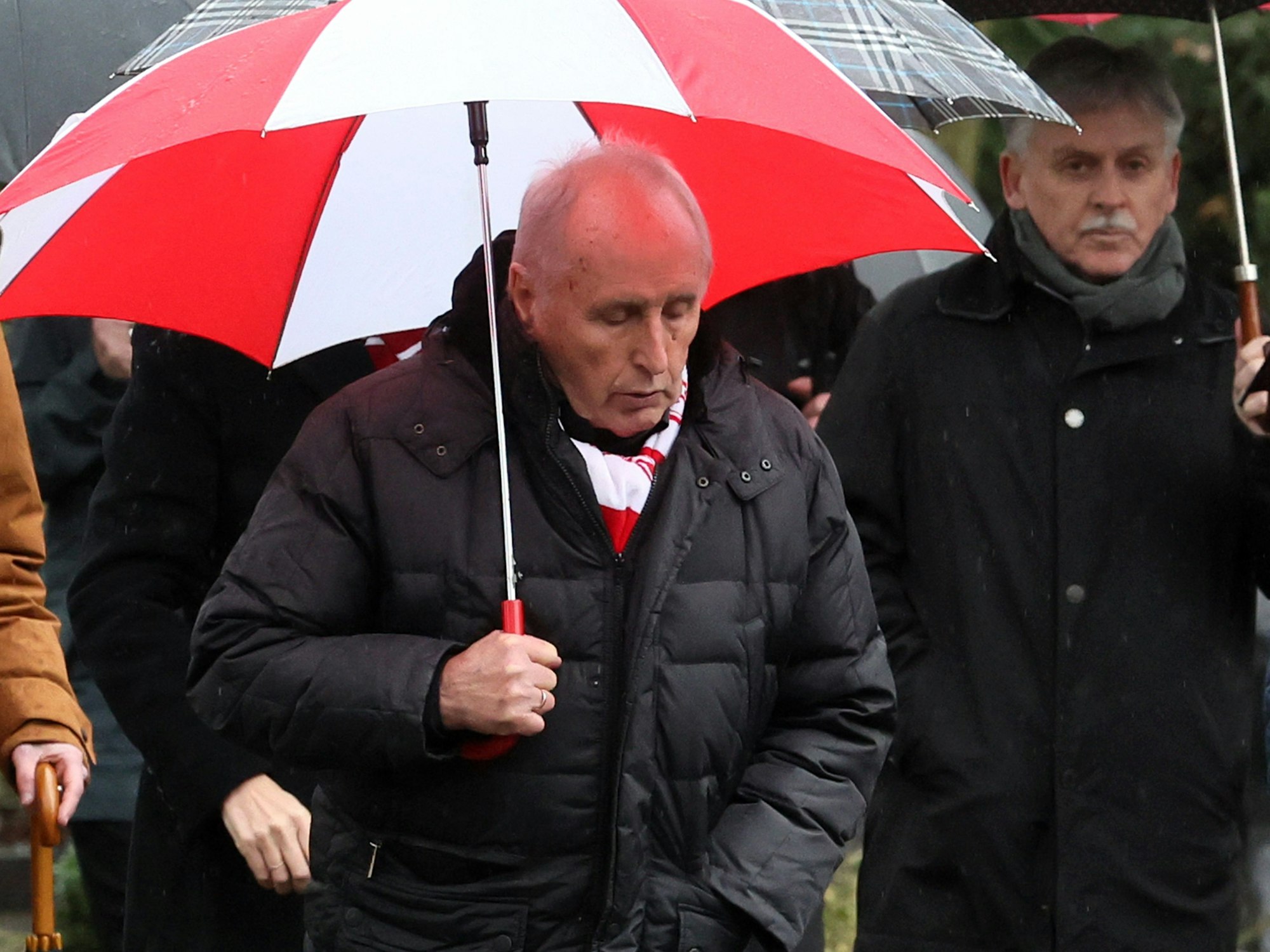 Beerdigung vom ehemaligen Spieler des 1. FC Köln Heinz Simmet: Heinz Hornig war in Hürth dabei.