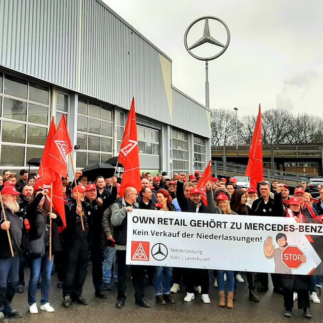 Betriebsversammlung Mercedes-Benz Own Retail, Niederlassung Leverkusen mit Beschäftigten aus Leverkusen, Porz, Pulheim und Frechen sowie der IG Metall.  