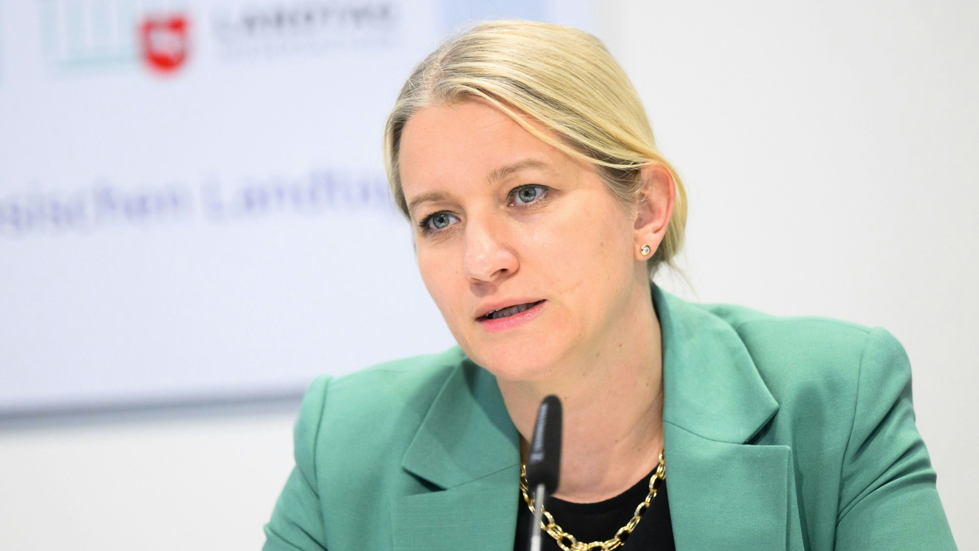 Kathrin Wahlmann (SPD), Justizministerin Niedersachsen, spricht bei einer Kabinettspressekonferenz.