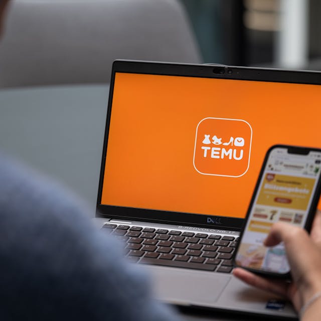 Blick auf einen Laptop mit dem Logo der App Temu (gestellte Szene).&nbsp;