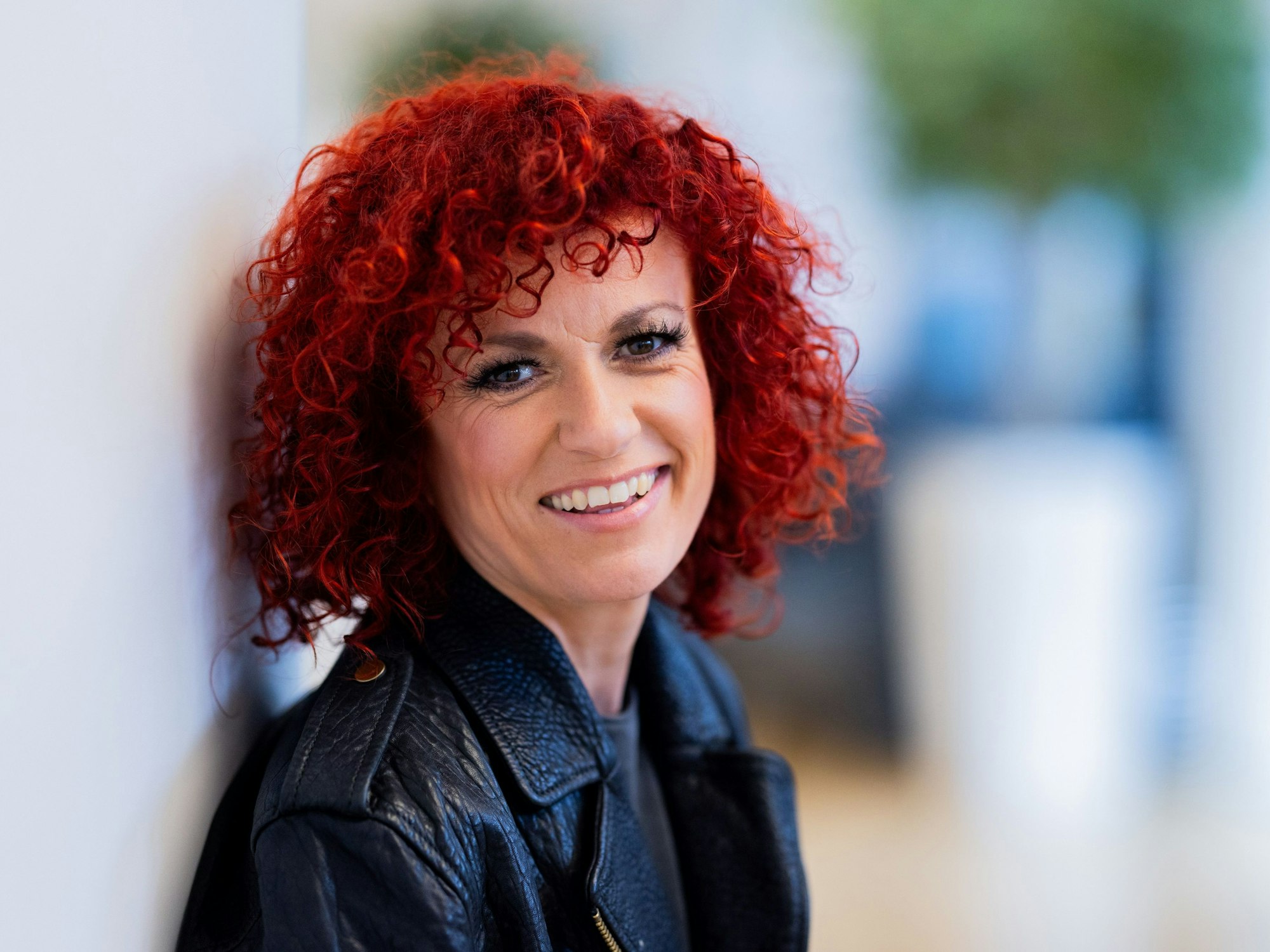Lucy Diakovska, Siegerin der Jubiläumsstaffel des Dschungelcamps, steht im Sendezentrum von RTL Deutschland.