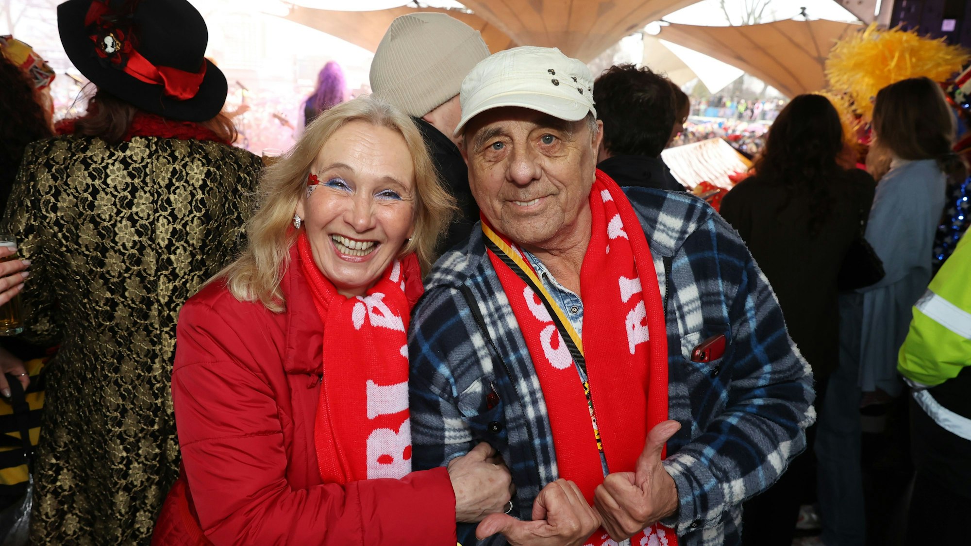 Errie Stoklosa (ehemals Bläck Fööss) mit seiner Partnerin Maggie Asbach-Bornatsch.




