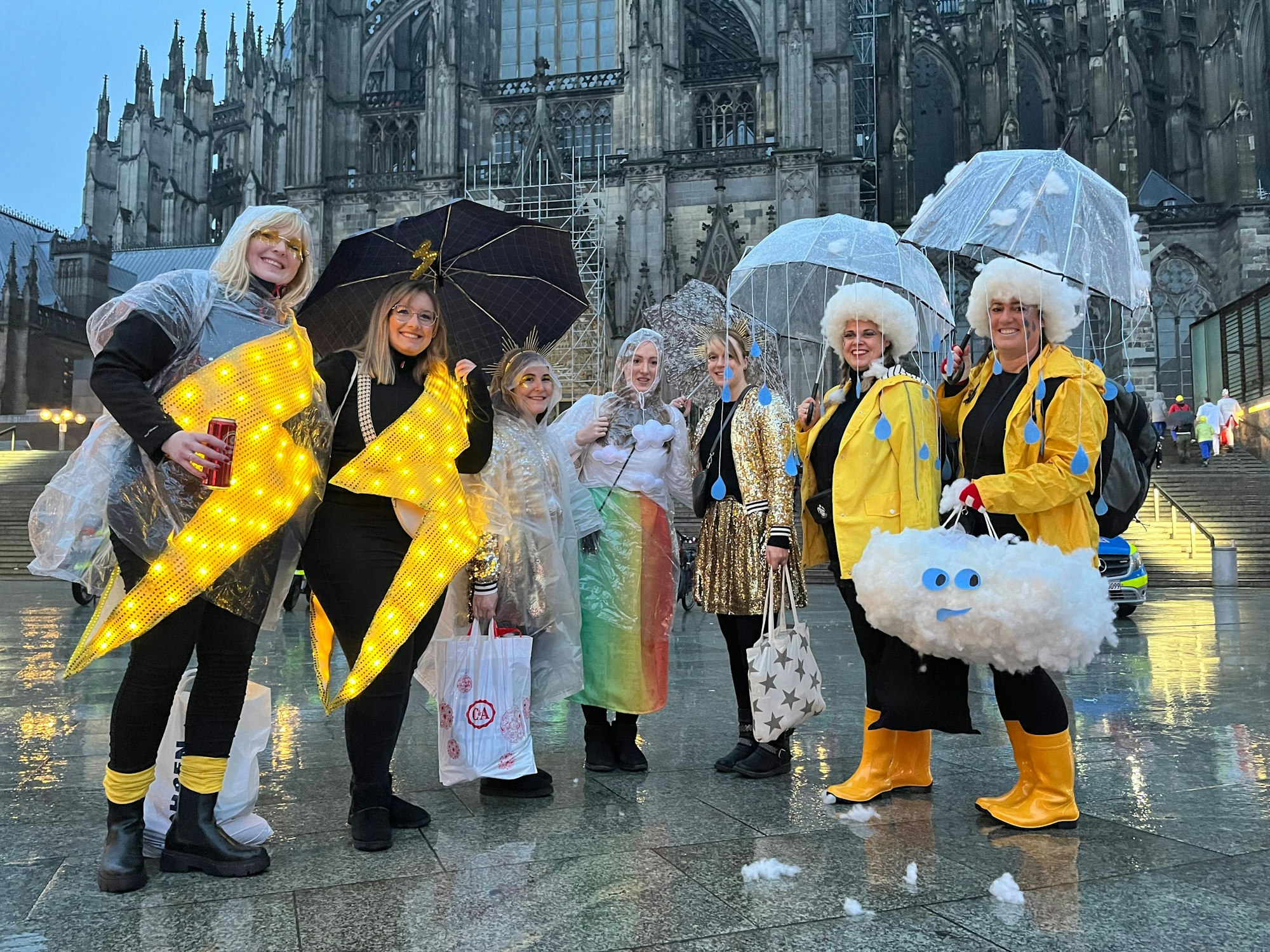Freundesgruppe aus Heinsberg vor dem Kölner Dom