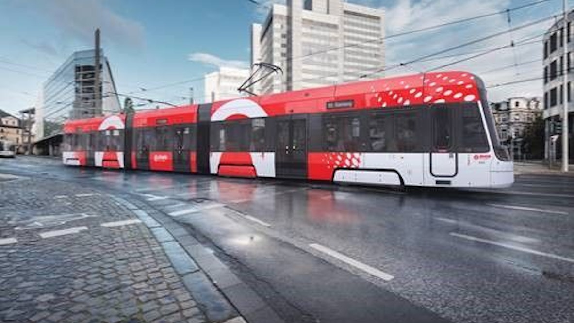 In dieser Fotomontage der Stadtwerke Bonn rollt eine der neuen Niederflurbahnen vor dem Stadthaus in Bonn.