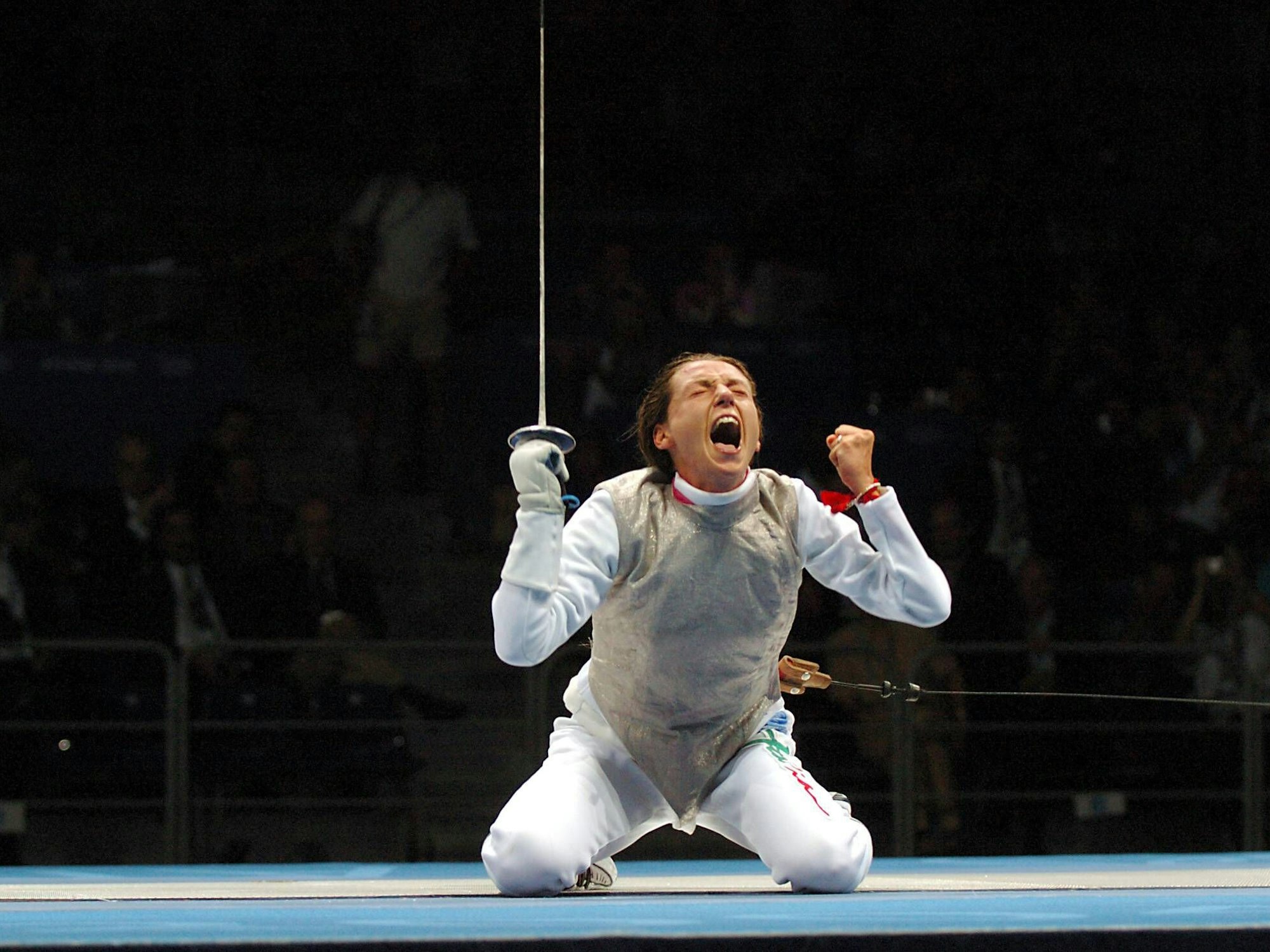 Valentina Vezzali jubelt nach ihrem Sieg bei Olympia 2004