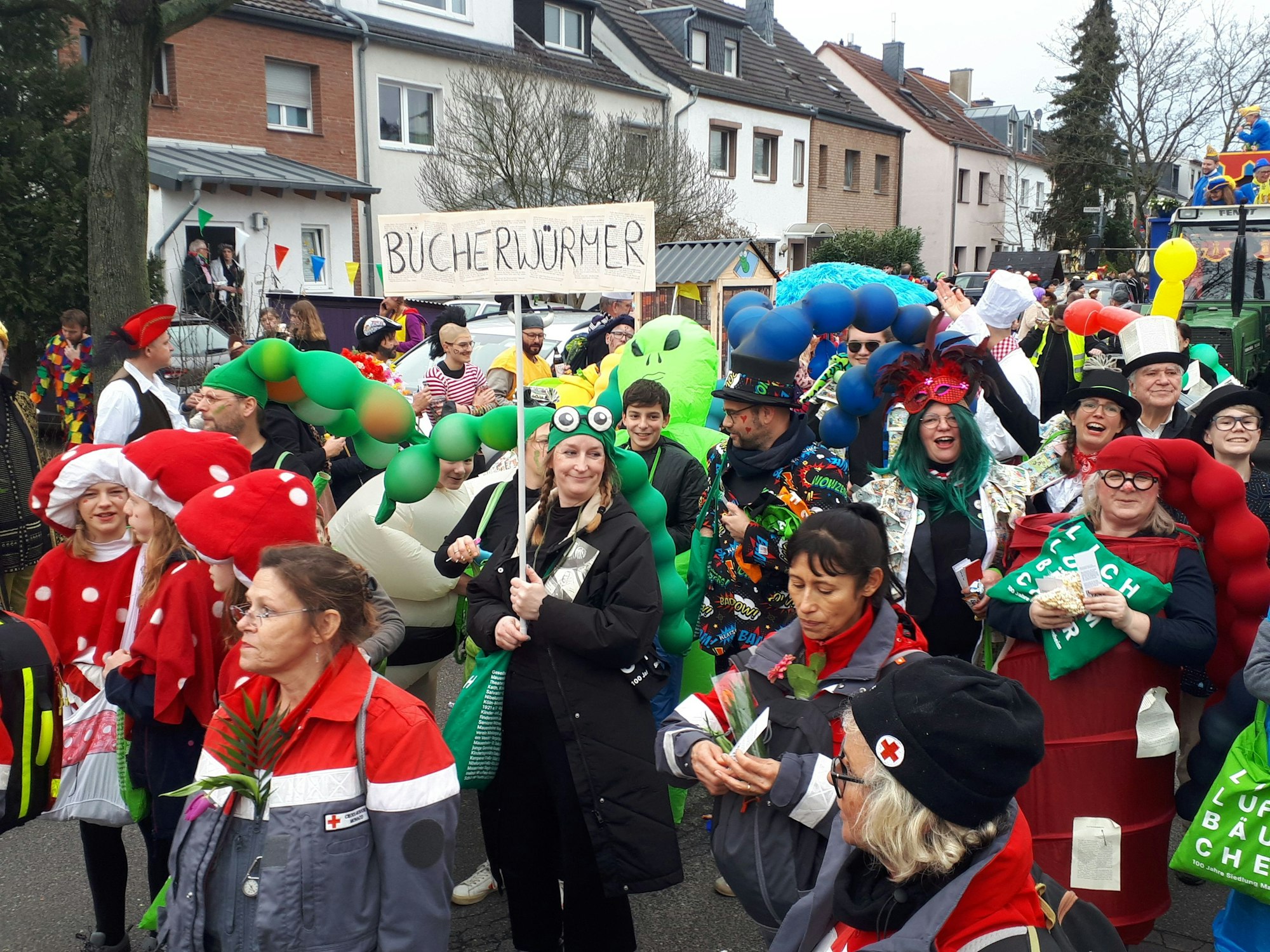 Mit 17 Zoch-Nummern und mehr als 600 Teilnehmern war der Veedelszoch in Mauenheim diesmal besonders groß.