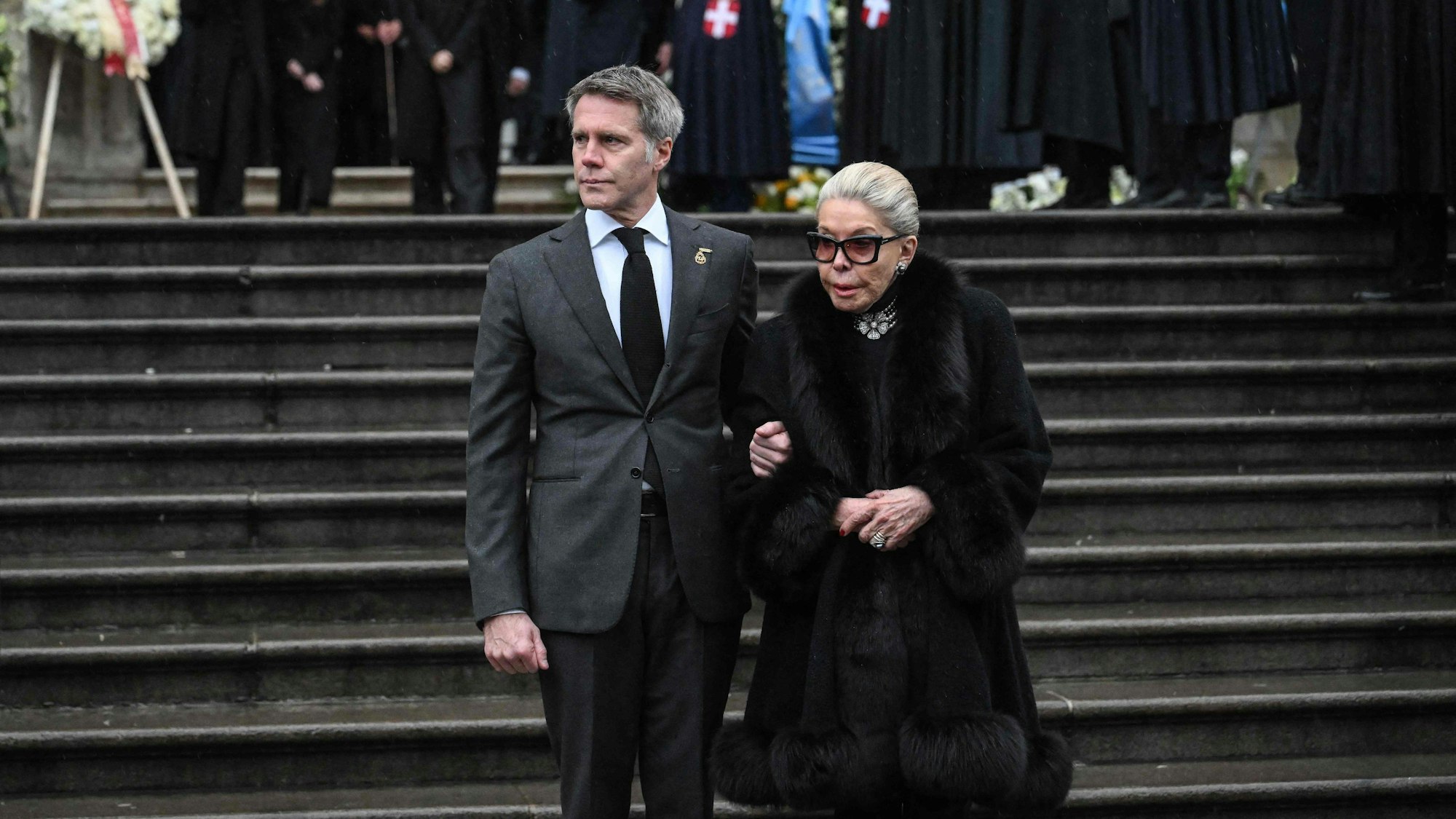 Prinzessin Marina Doria von Savoyen und Prinz Emanuele Filiberto verlassen die Kathedrale.