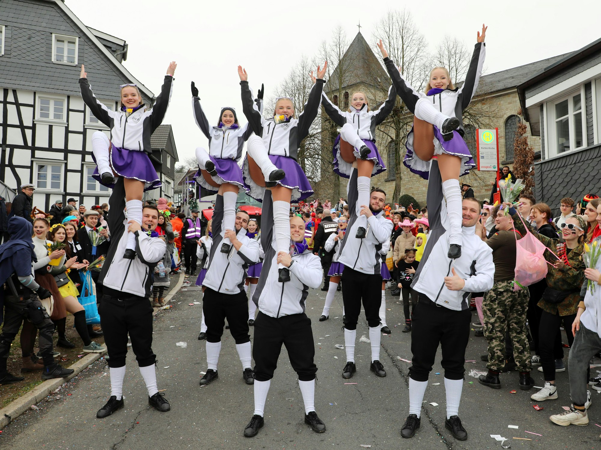 Die „Kürtener Lüüs“ sind die Tanzgarde des Kürtener Karnevalsvereins (KKV), der in diesem Jahr sein Elfjähriges feiert.