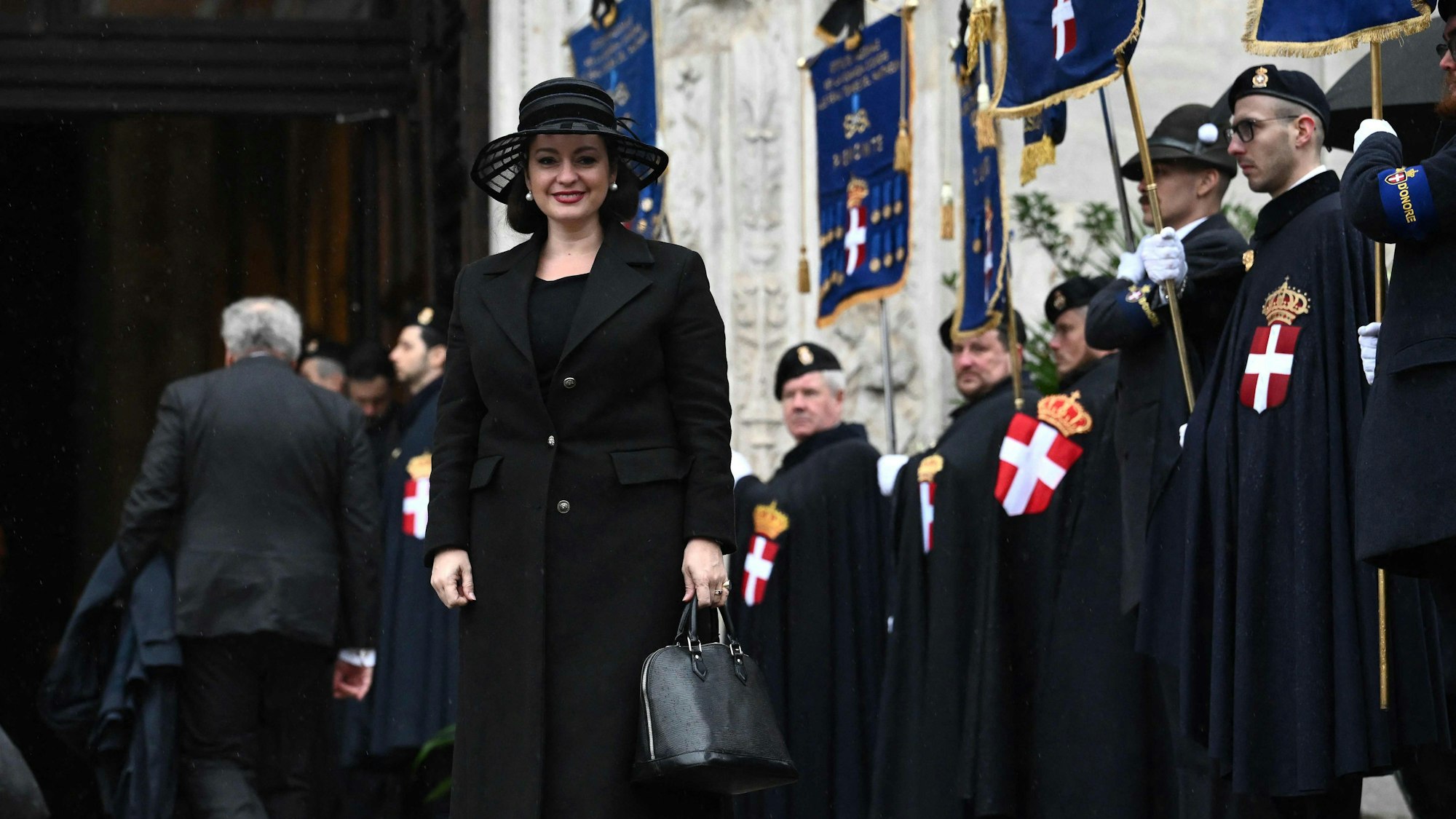 Prinzessin Victoria von Russland trifft im Dom von Turin ein.