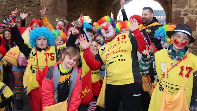 Kein Zoch ohne die TVE-Clowns: Mit 70 Leuten waren sie am Start und brachten so richtig Farbe in den Münstereifeler Zoch.