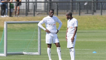 Mamadou Doucouré und Ibrahima Traoré auf dem Trainingsplatz.