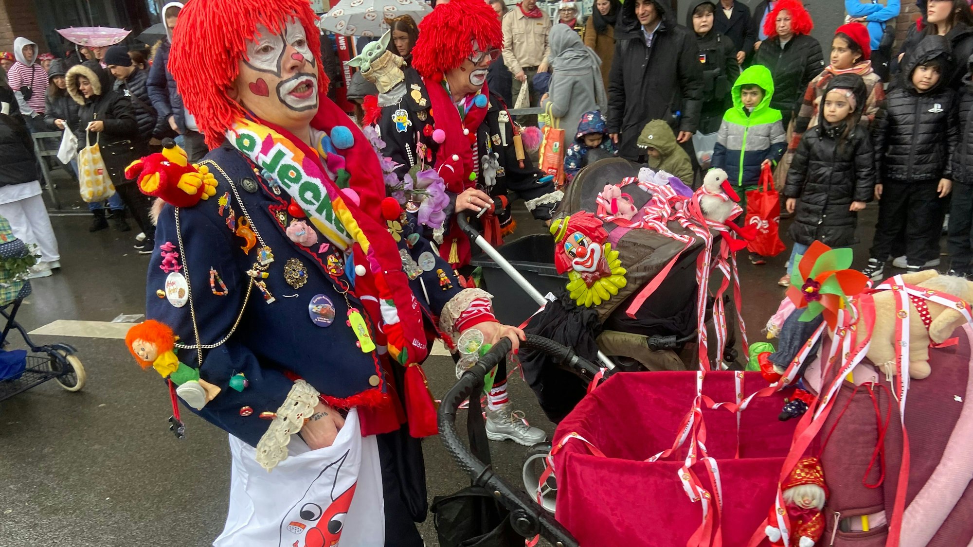 Clowns im Porzer Rosensonntagszug