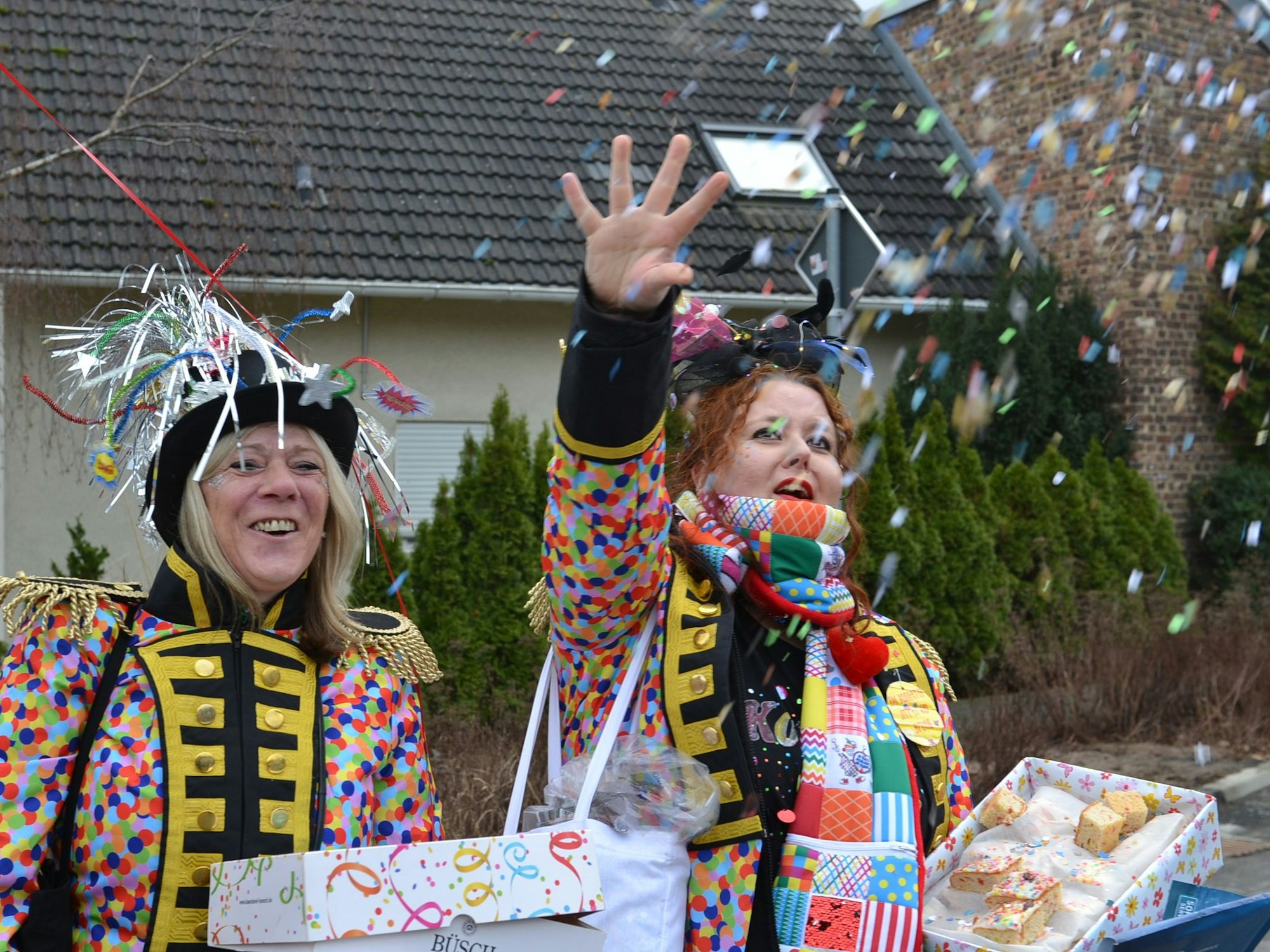 Kunterbunt und bester Stimmung feierten die Füssenicher und Geicher Jecken am Sonntag ihren Straßenkarneval.