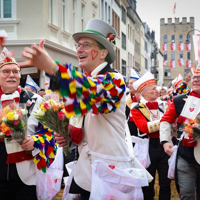 NRW-Ministerpräsident Hendrik beim Kölner Rosenmontagszug