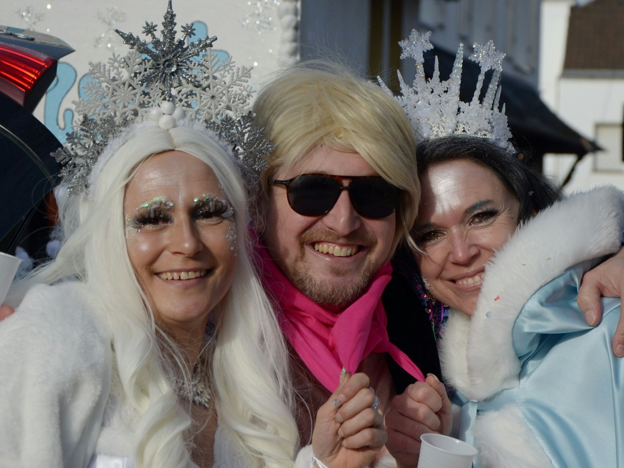 Ken und die Winterköniginnen schlossen in Stotzheim spontan Freundschaft.