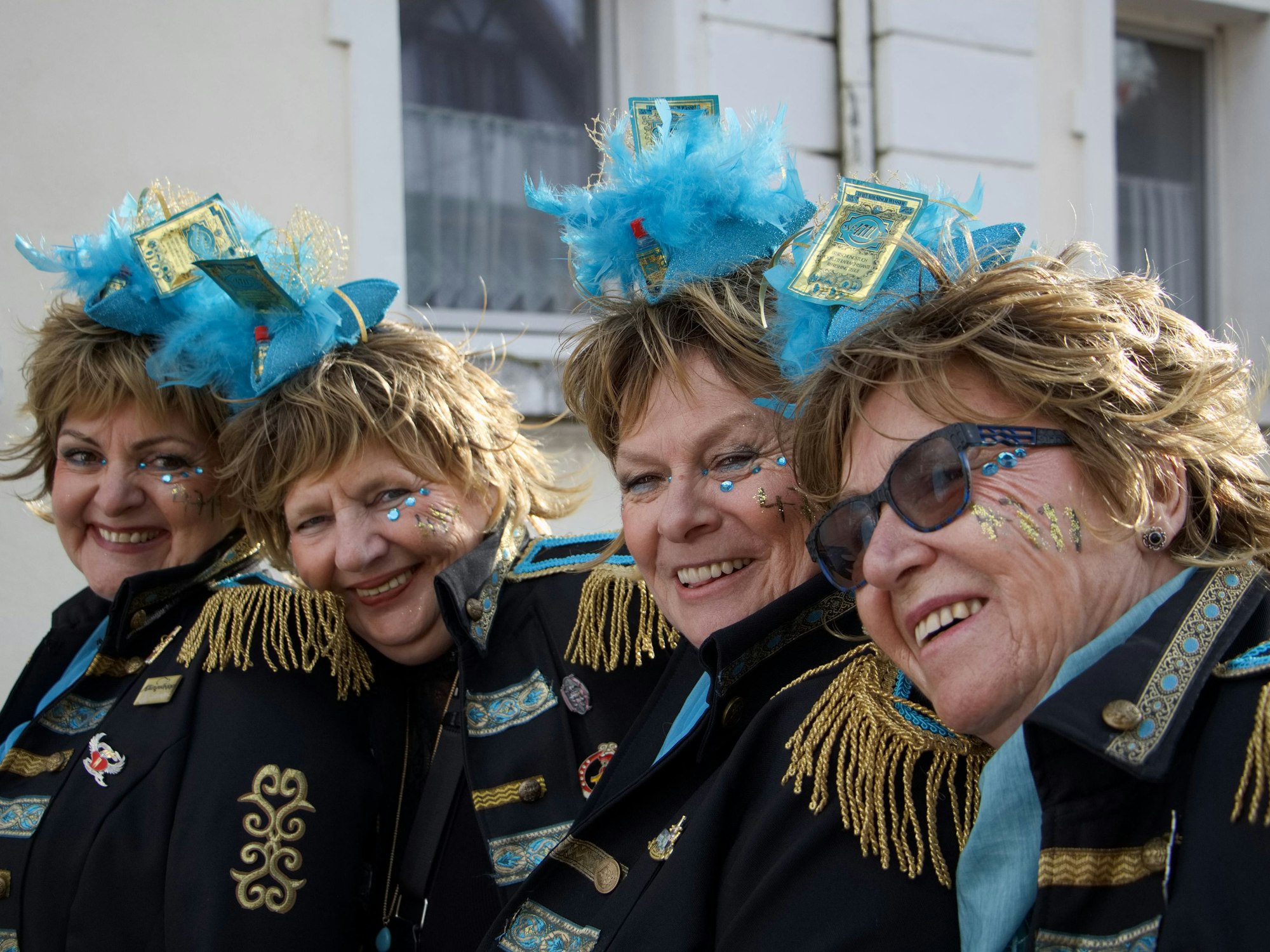 Die Vielseitigen sind schon seit 35 Jahren im Dom-Escher Karneval vertreten. In diesem Jahr sind sie als 4711-Quartett verkleidet.