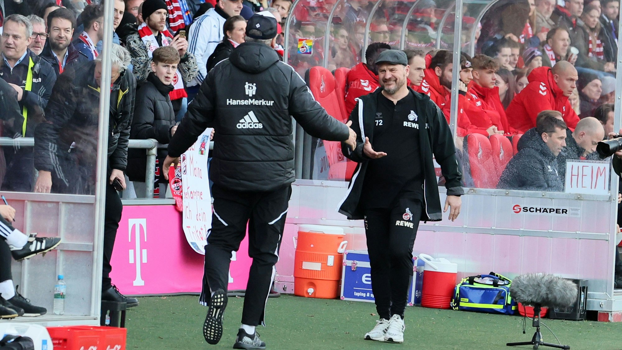 Tim Walter (l.) und Ex-FC-Coach Steffen Baumgart treffen sich bei einem Trainingsspiel im Januar 2023. (Archivbild)








