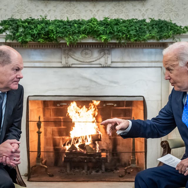 Bild der Allianz: Bundeskanzler Olaf Scholz (l.) und US-Präsident Joe Biden beim Treffen im Oval Office.