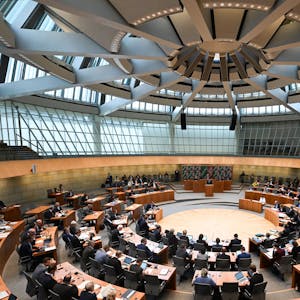 Der nordrhein-westfälische Landtag debattiert im Plenum.&nbsp;