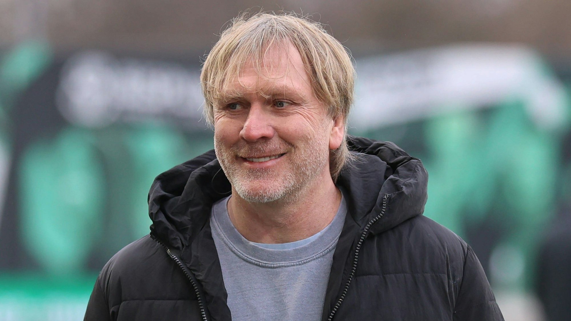 Ansgar Brinkmann als TV-Experte für Magenta Sport in der 3. Liga beim Spiel zwischen Preußen Münster und Arminia Bielefeld.