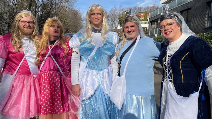 „Prinzessinnen“ beim Karnevalszug in Junkersdorf.