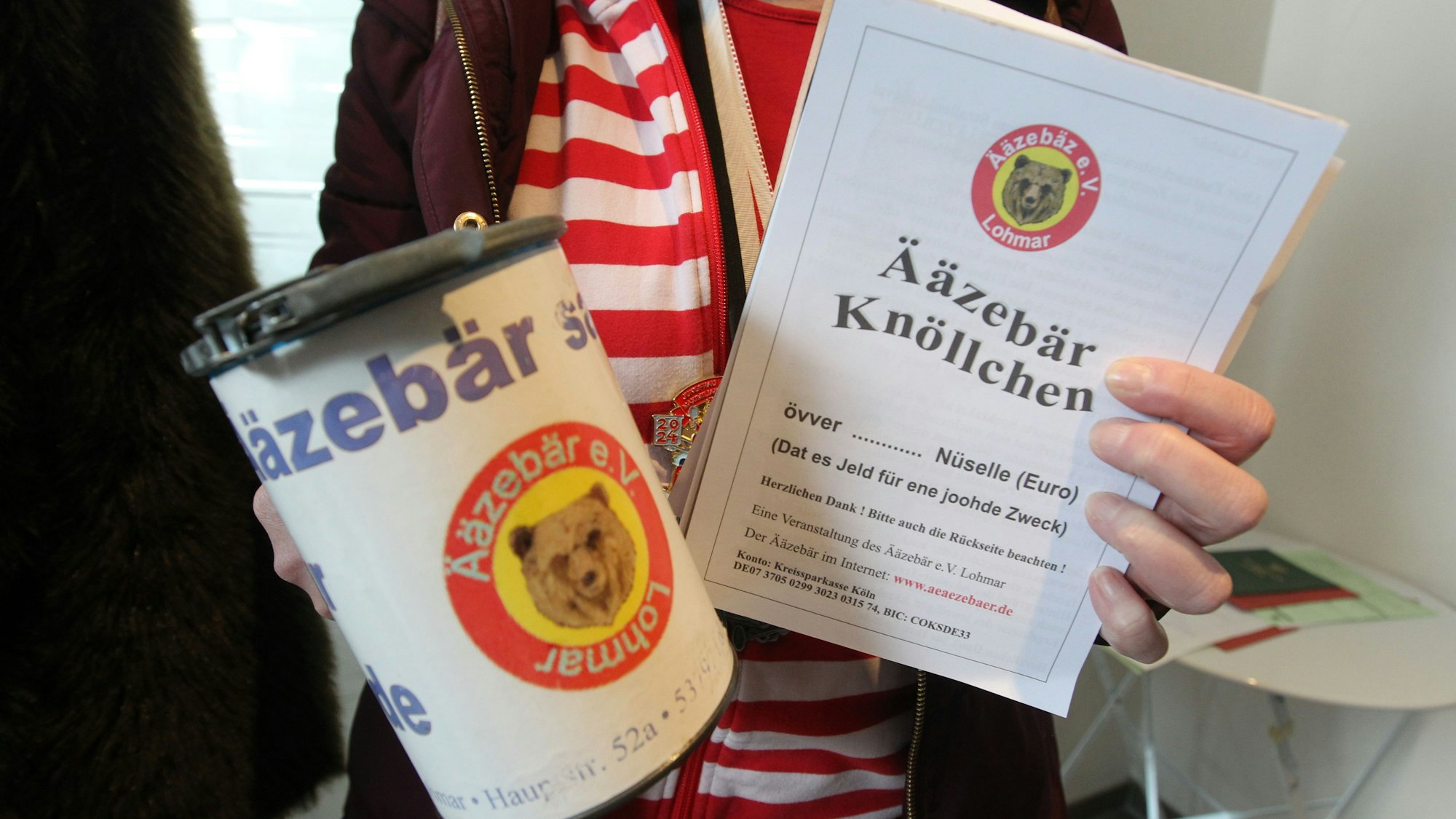Auf der Sammelbüchse und auf dem Ääzebär-Knöllchen-Zettel prangt das Logo des Ääzebär-Vereins mit einem Bärenkopf.