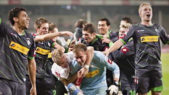 Borussia-Profis feiern einen Derby-Sieg in Köln.