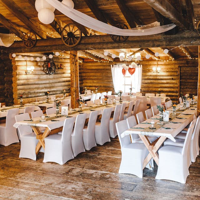 Die Hütte Almweiß (ehemals Hüttenzauber) kann mithilfe des Teams in eine Hochzeitslocation nach Wunsch verwandelt werden.
