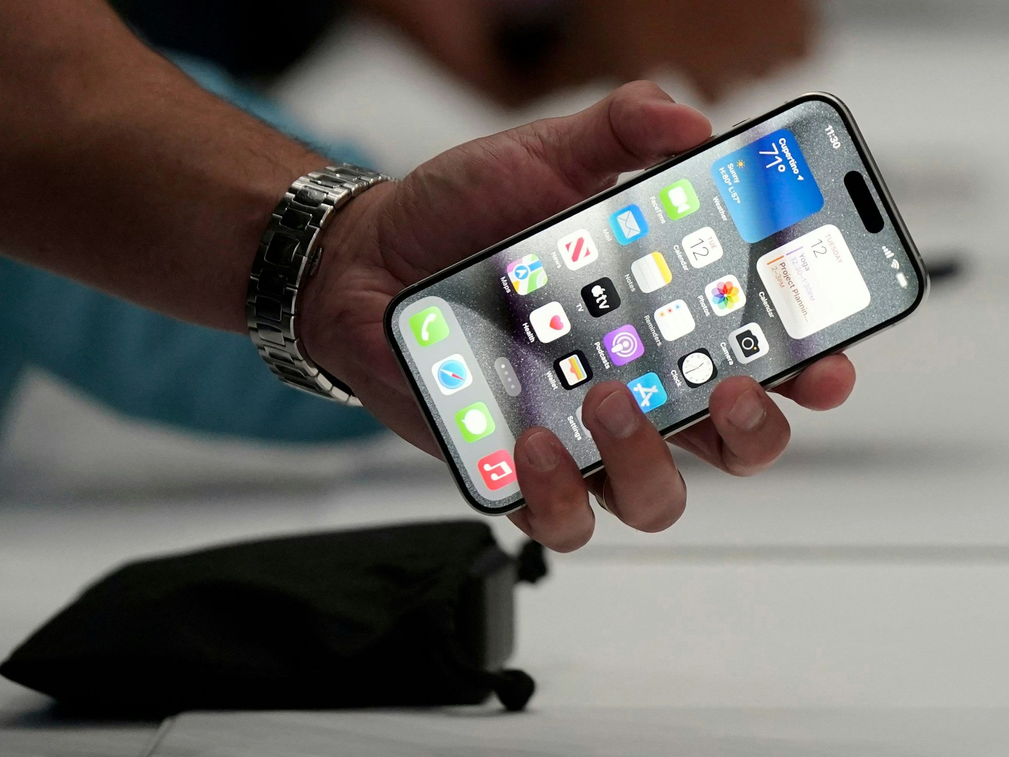 Das iPhone 15 Pro bei seiner Vorstellung im September 2023 in Cupertino (Kalifornien).