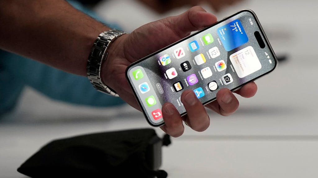 Das iPhone 15 Pro bei seiner Vorstellung im September 2023 in Cupertino (Kalifornien).