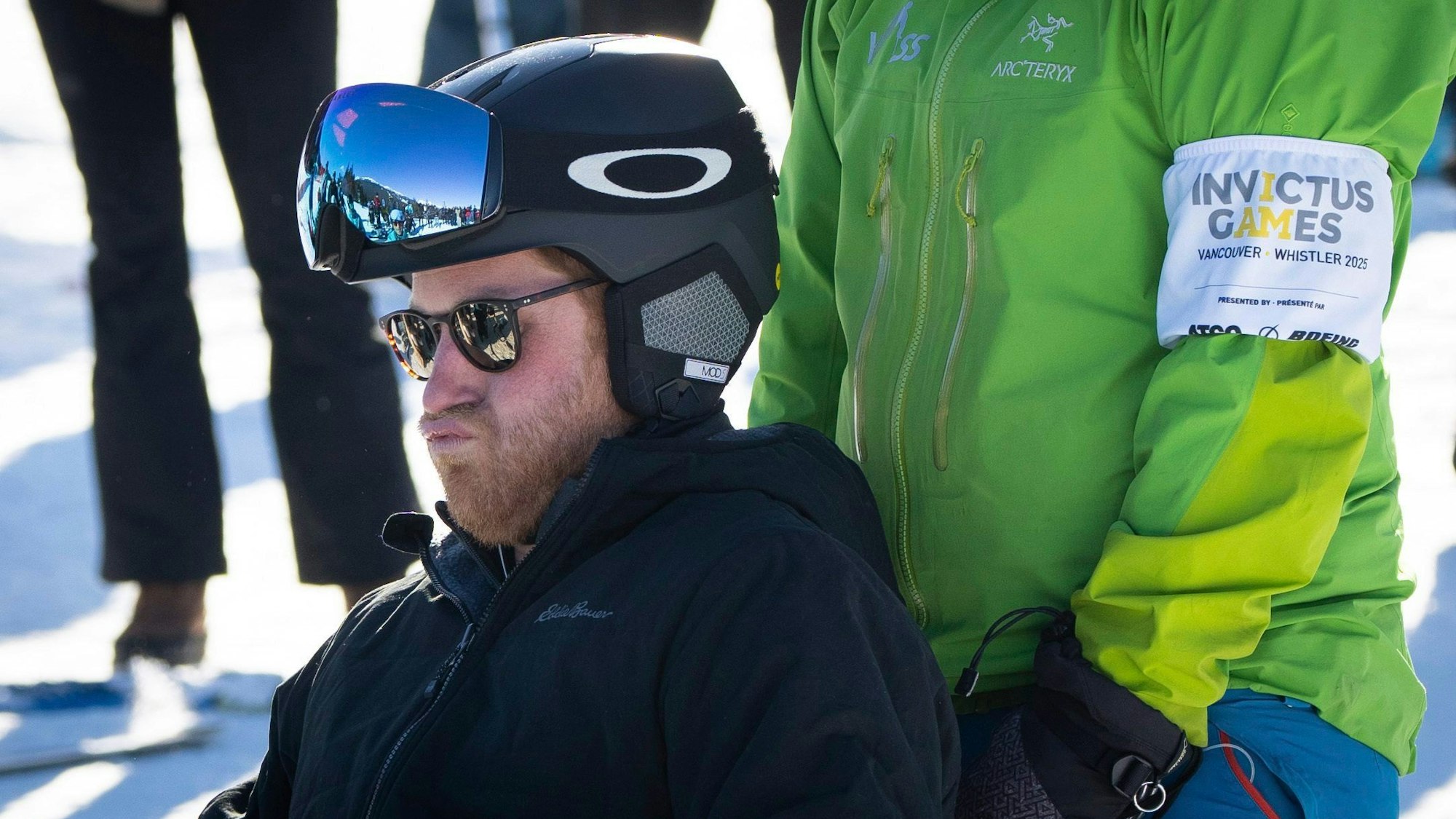 Prinz Harry fährt einen Para-Ski in Whistler, Kanada.