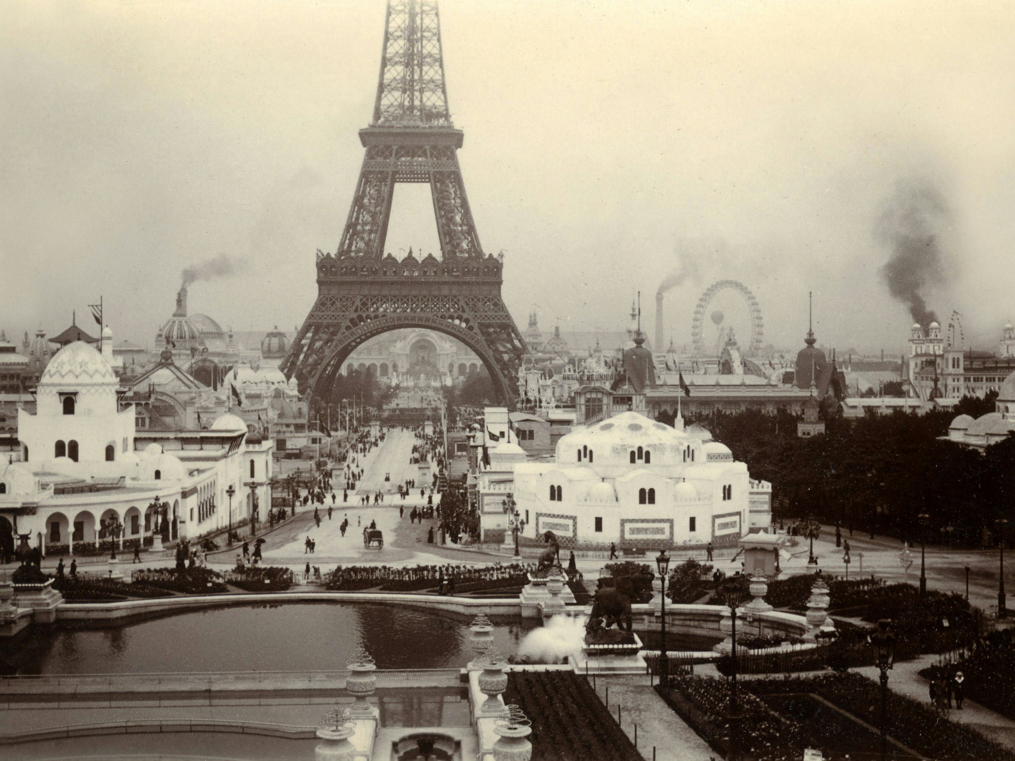 Paris im Jahr 1900, Blick auf den Eiffelturm.