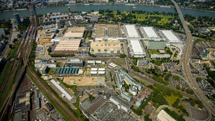 Luftbild von der Messe Köln mit Neubauten der MesseCity.