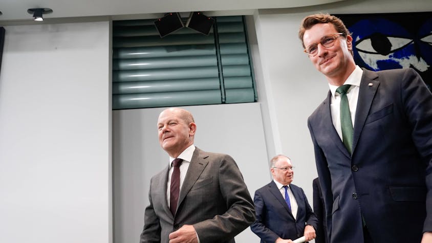 Bundeskanzler Olaf Scholz (SPD) und NRW-Ministerpräsident Hendrik Wüst bei einem gemeinsamen Termin.