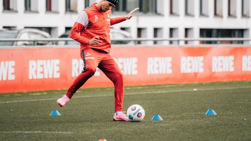 FC-Stürmer Davie Selke hat nach seiner Fußverletzung am Donnerstag erstmals wieder auf dem Platz am Geißbockheim trainiert.
