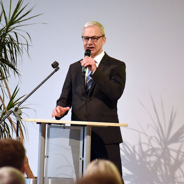 Lindlars Bürgermeister Georg Ludwig bei einer Rede.