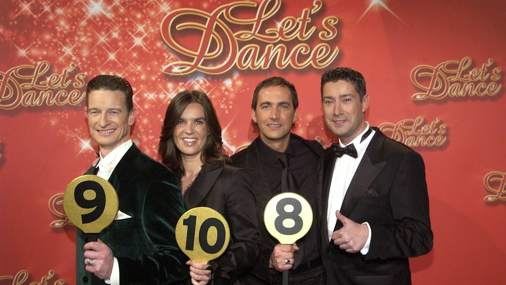 Joachim Llambi posiert 2006 mit Michael Hull, Kati Witt und Markus Schöff für die erste Staffel „Let's Dance“.
