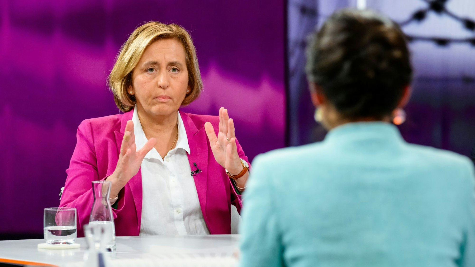 AfD-Politikerin Beatrix von Storch im Gespräch mit Sahra Wagenknecht in der ZDF-Talkshow „Maybrit Illner“ am Donnerstagabend.
