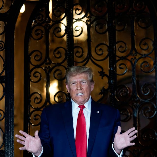 Donald Trump schimpft in seinem Anwesen Mar-a-Lago in Palm Beach, Florida, gegen das New Yorker Urteil.