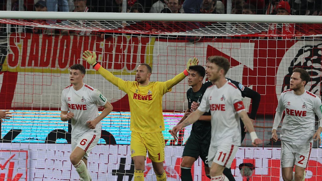Marvin Schwäbe im Spiel gegen Werder Bremen.