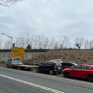 Im März beginnen die Arbeit zum Abriss und Neubau der A4-Brücke in Untereschbach. Erste Bäume an der Böschung wurden bereits gefällt.