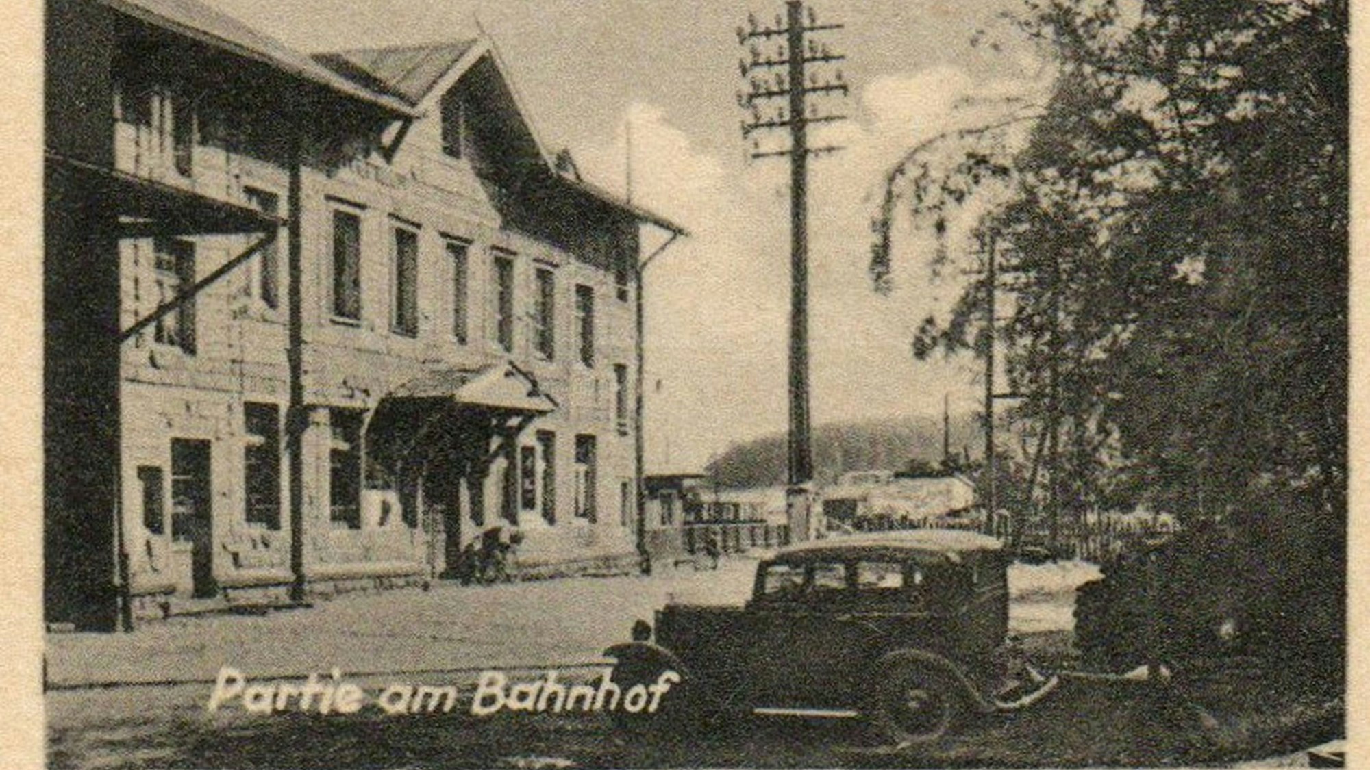 Die historische Aufnahme ist Teil einer Ansichtskarte mit Motiven aus Blankenheim-Wald und Blankenheimerdorf aus den 1910er-Jahren.