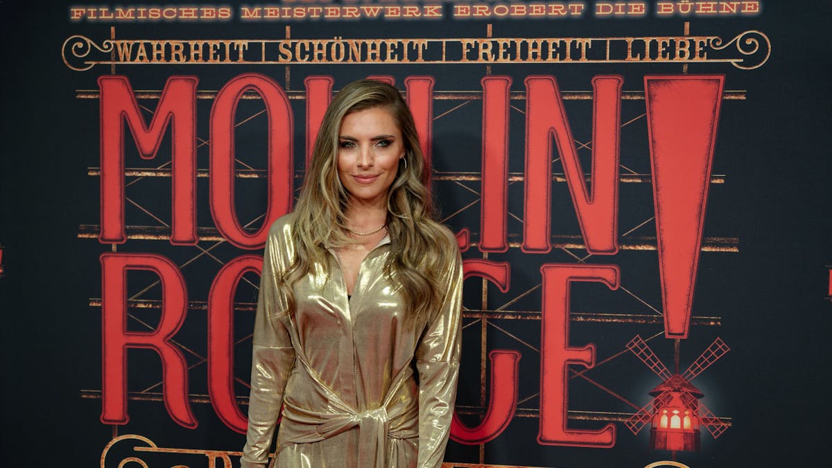 Die Schauspielerin Sophia Thomalla kommt kommt zur Deutschlandpremiere des Musicals „Moulin Rouge!“