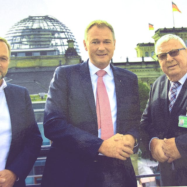 von links zu sehen sind Axel Hülsenbusch, Carsten Brodesser und Hans-Peter Murmann.