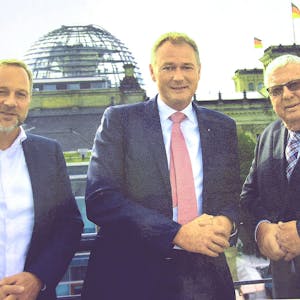 von links zu sehen sind Axel Hülsenbusch, Carsten Brodesser und Hans-Peter Murmann.